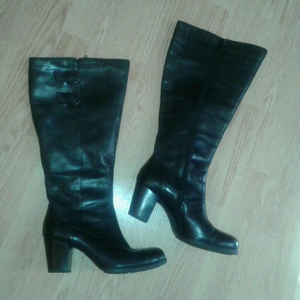 Born Mim Tall zip up Boots Size7